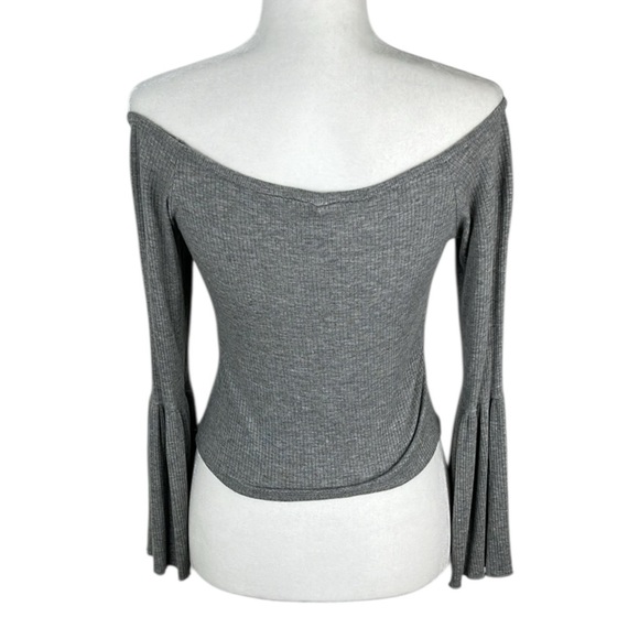 See You Monday Grey Bell Sleeve Off Shoulder Top Size Large - Picture 4 of 6